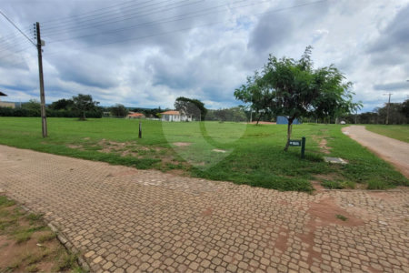 Loteamento no Condomínio Vila Pinhal do Broa