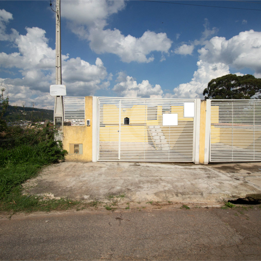 Sobrado à venda em rua tranquila e sem saída!
