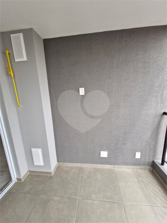 Apartamento à venda no Belém proximo do metro a 50 metros.Com 40m² 1 dormitório 1 vaga coberta,sacada infra estrutura de ar condicionado.Aceita e estuda Permuta.