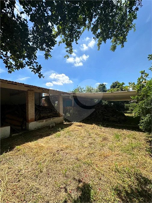 Excelente oportunidade no condomínio Vale das Laranjeiras, em Indaiatuba/SP. - R$ 1.850.000,00 - Terreno de 3.000 m²), com frente de 50 metros, proporcionando diversas possibilidades de projeto. O lote possui ótima localização dentro do condomínio, rodeado de natureza e com fácil acesso