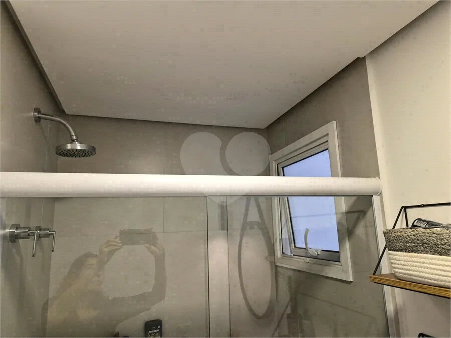 Oportunidade na Vila Leopoldina!! Apartamento com dois dormitórios, sendo uma suíte, dois banheiros, e com duas vagas.