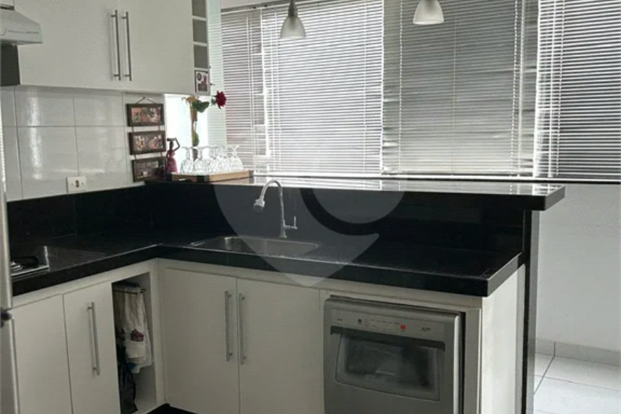 Apartamento amplo com 02 dormitórios, 01 suíte