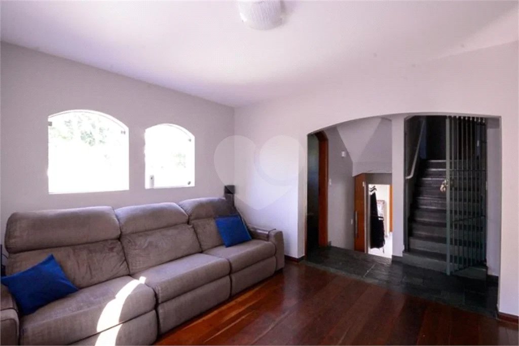 Casa com 4 Dormitórios sendo 1 suíte, com 3 Vagas
