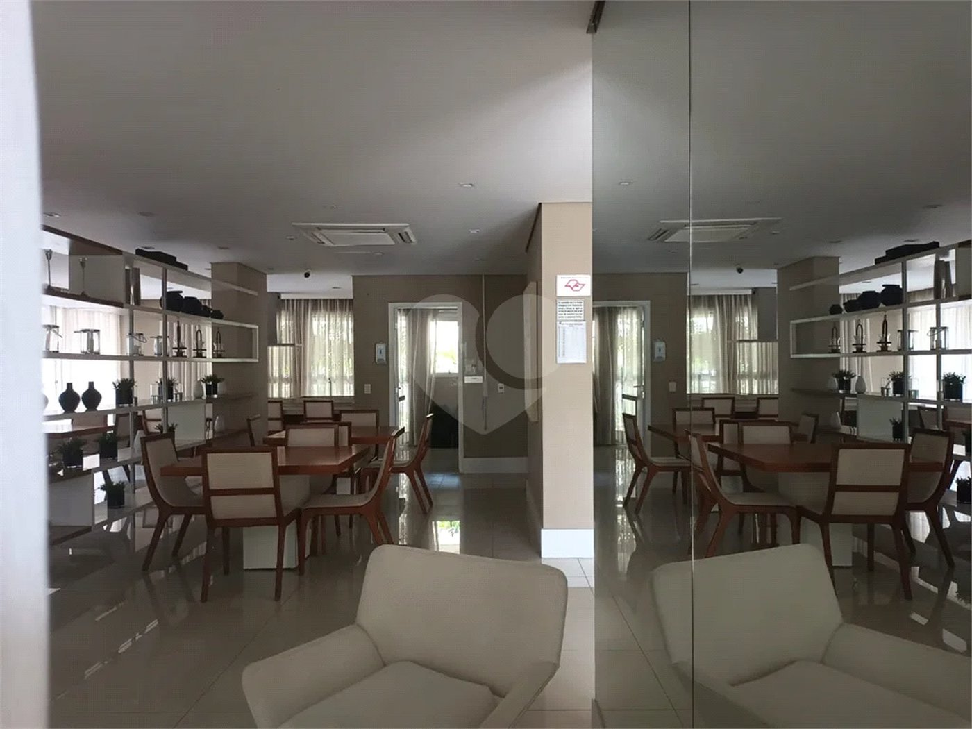 APARTAMENTO PARAÇAÇÃO COM 3 DORMITÓRIOS E 2 VAGAS DE GARGEM NA VILA ANASTÁCIO