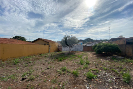 Terreno com 500,00 m² de área total.