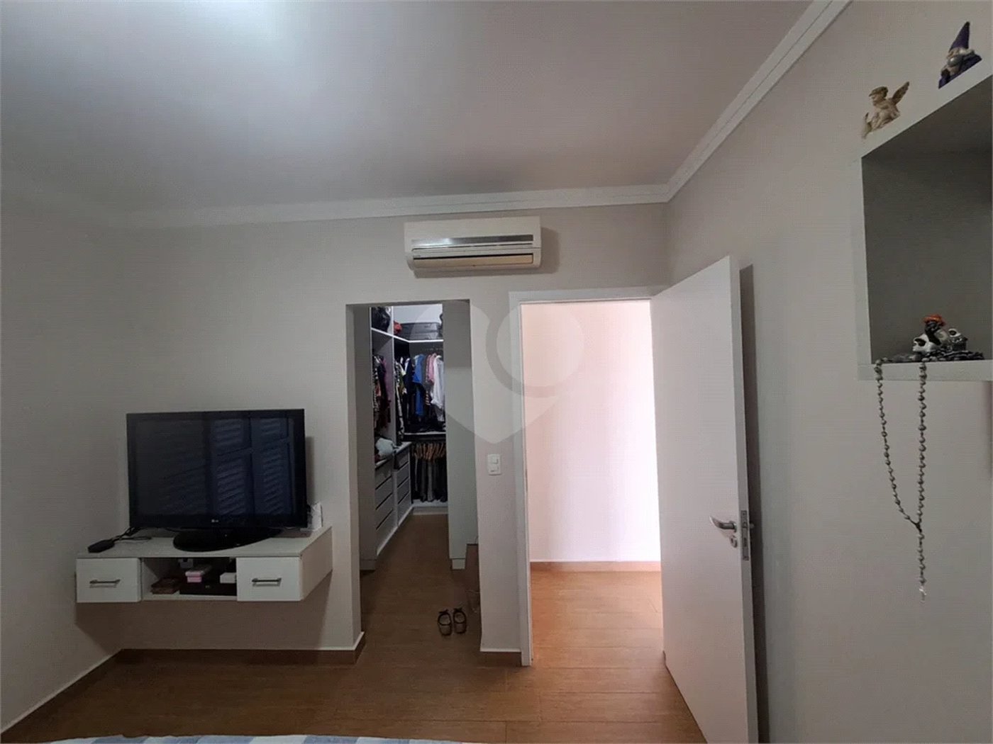 Linda Casa 3 dormitórios com piscina - R$ 950.000,00