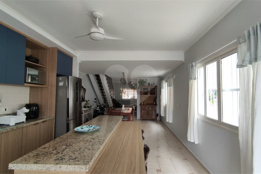 Casa à venda com 2 quartos, sendo 1 suíte, em São Lourenço, Bertioga, SP