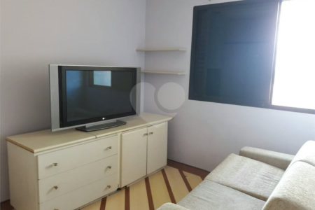 Apartamento com 136m² , 3 dormitórios , sendo 1 suíte , 2 vagas , à venda na Vila Prudente.