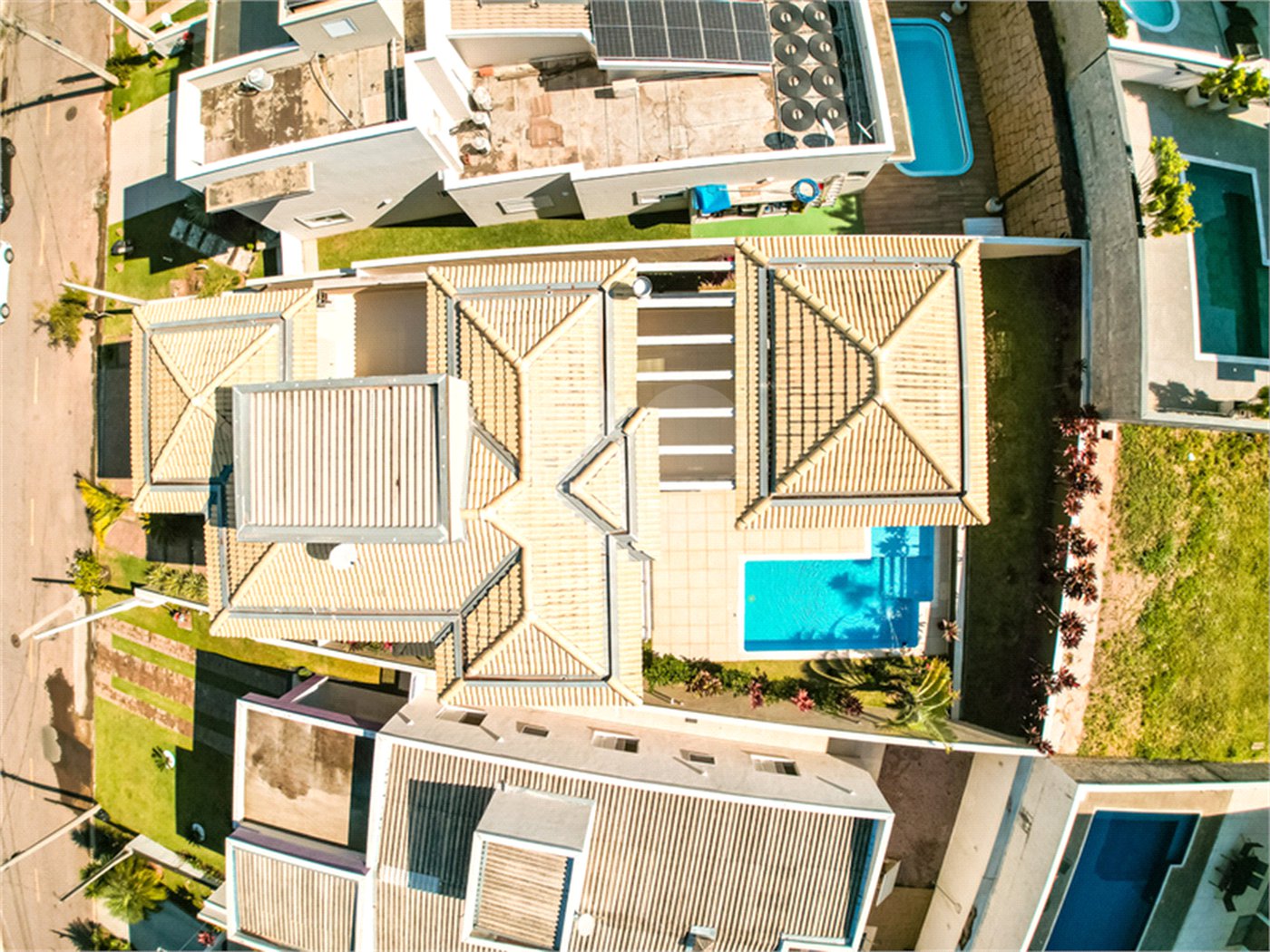 Sobrado à venda em Itupeva – 421,80 m² de terreno – 254,28 m² de área construída – 3 dormitórios – 4 banheiros – 4 vagas de garagem