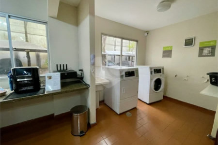 Apartamento com 3 dormitórios e 1 vaga fixa, em região tranquila perto da Av. Washingtonís e de diversos serviços. Ideal para quem quer morar bem e com comodidade.