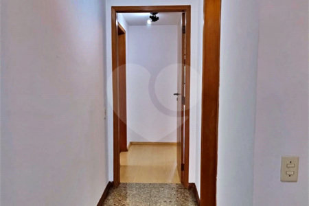 Apto. 4 quartos -2 suítes - 3 Vagas demarcadas - Moema - Fora de Rota !