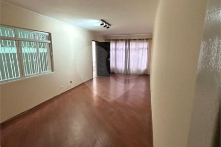 Sobrado em São Paulo com 140m², 4 dormitórios e 2 vagas de garagem