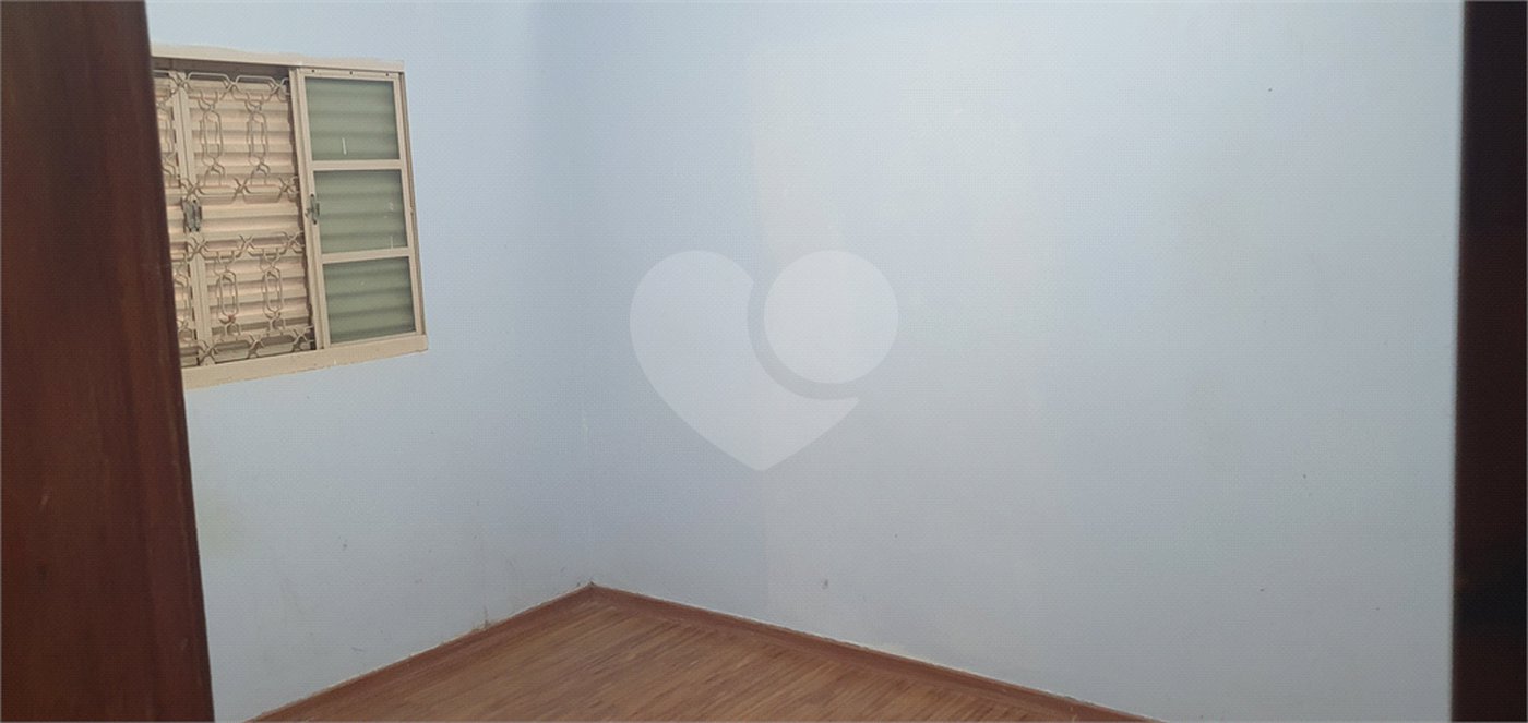 Casa térrea para locação e venda no Condomínio Mont Carlo I