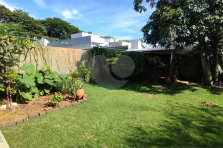 Casa à Venda de 3 dormitórios em São Carlos, no bairro Parque Santa Marta