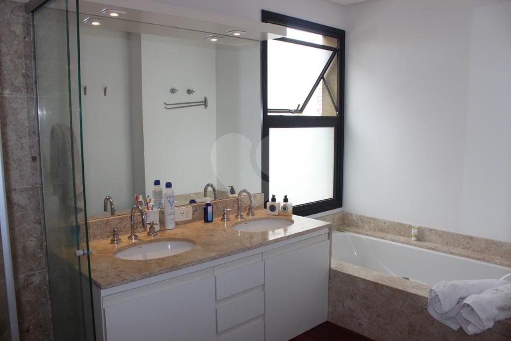 Apartamento em Moema Pássaros à Venda 171 m² 3 Dormitórios 3 Suítes Reformado