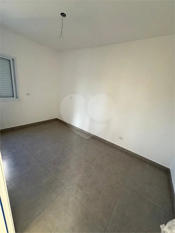 Vende-se apartamento no Edifício Residencial Flor do Ipê