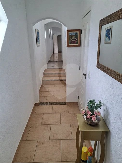 Casa Ampla com 5 Dormitórios, Piscina e Lazer Completo em Terreno de 1.260 m²