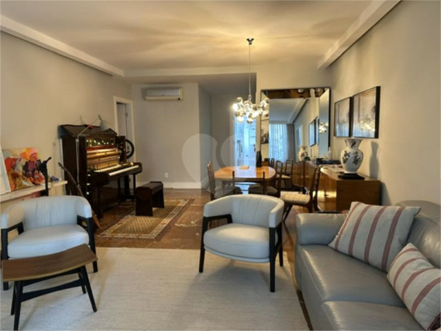 Apartamento à venda com 3 quartos, sendo 1 suíte,  em Jardim América, São Paulo, SP