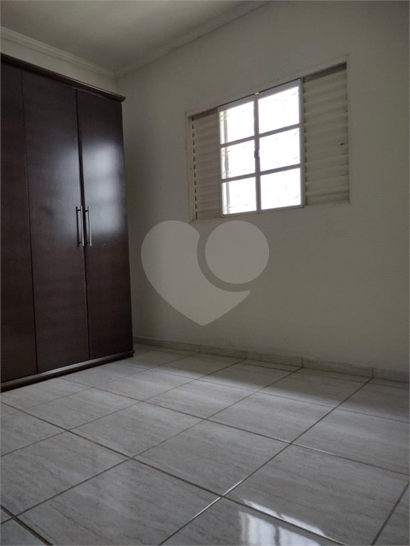 Casa térrea no Cidade Aracy .