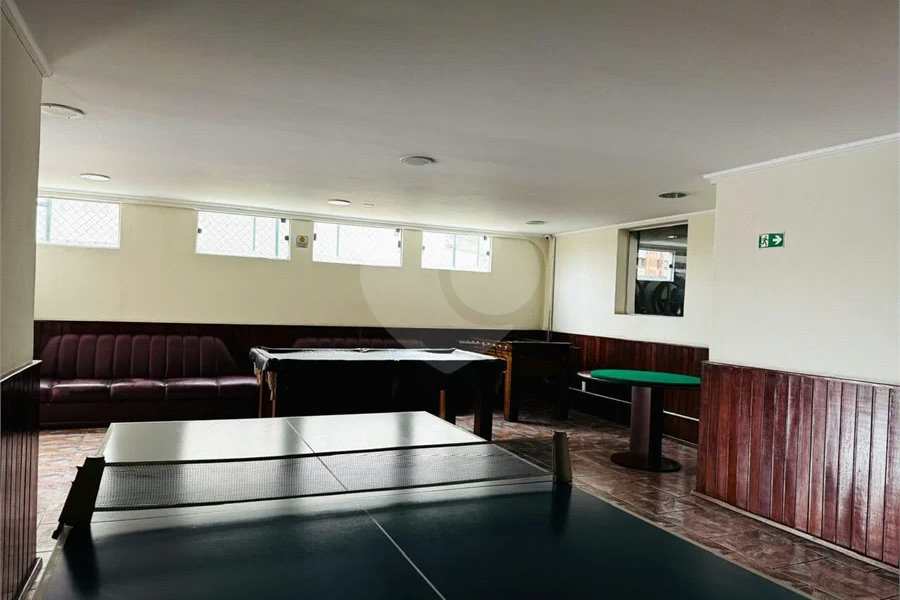 Vende-se Apartamento de 2 Quartos com Sacada na Vila Mascote