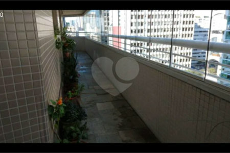 Apartamento à venda no Paraíso de 303m² com 4 suítes e 4 vagas.