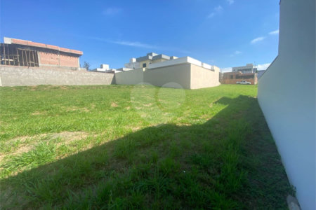 Lote no Condomínio Village Damha IV