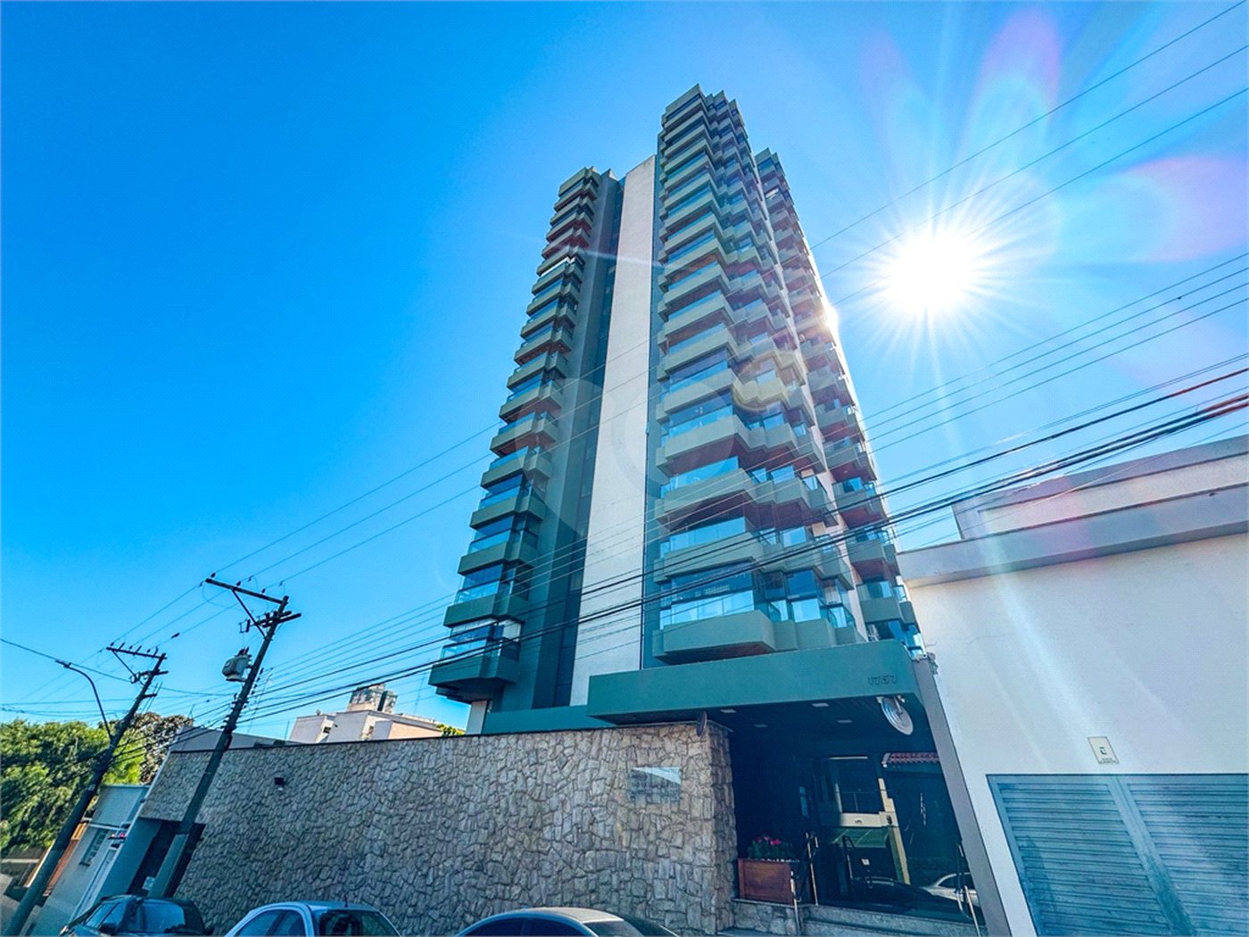 Apartamento à Venda no Centro de São Carlos - com 3 Suítes.