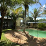 Casa em Condomínio Fechado com 4 suítes e área de lazer completa.