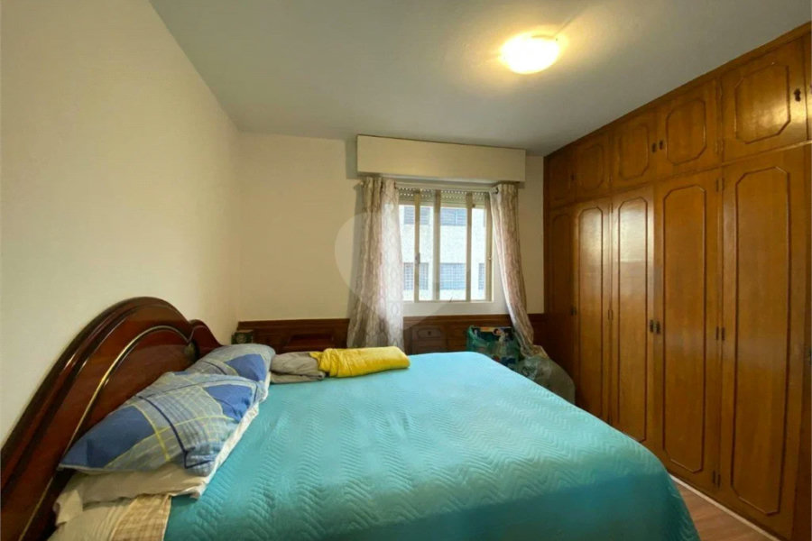 Apartamento de 03 Dormitórios com uma Vaga.