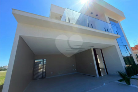 Casa à Venda no Ogiva em Cabo Frio com 4 Quartos em Condomínio Fechado