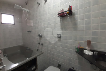 Vende-se: Sobrado no Cursino/Ipiranga, 2 Quartos, 2 Salas, 8 vagas de garagem!