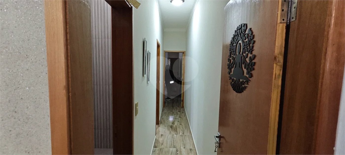 Casa Nova (Apenas 2 Anos) com Suíte: Conforto, Segurança e Localização Privilegiada!