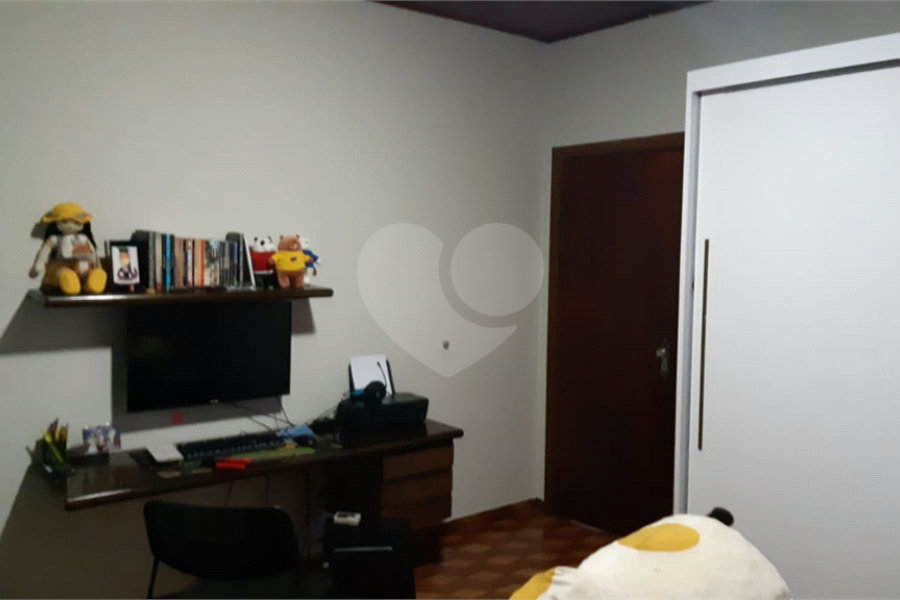 Casa térrea à venda com 4 dormitórios (sendo 3 suítes) próximo à Estação Tucuruvi do Metrô