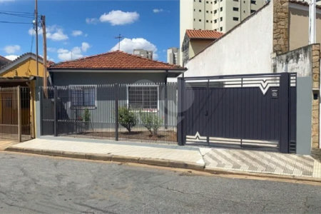 Casa Térrea com 87m² de área construida e 223,7 m² de terreno, localizado na Vila Augusta.