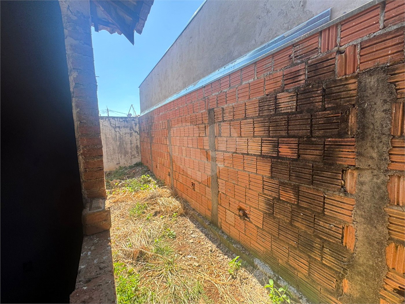 Casa á venda com 03 dormitórios, no residencial Itamarati em São Carlos.
