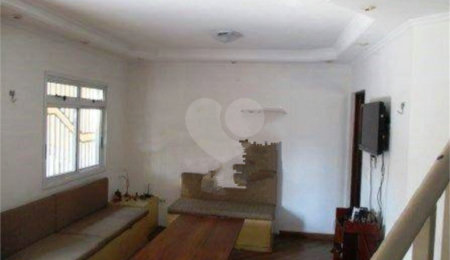 Casa à venda com 3 quartos, sendo 1 suíte,  em Vila Nova Carolina, São Paulo, SP