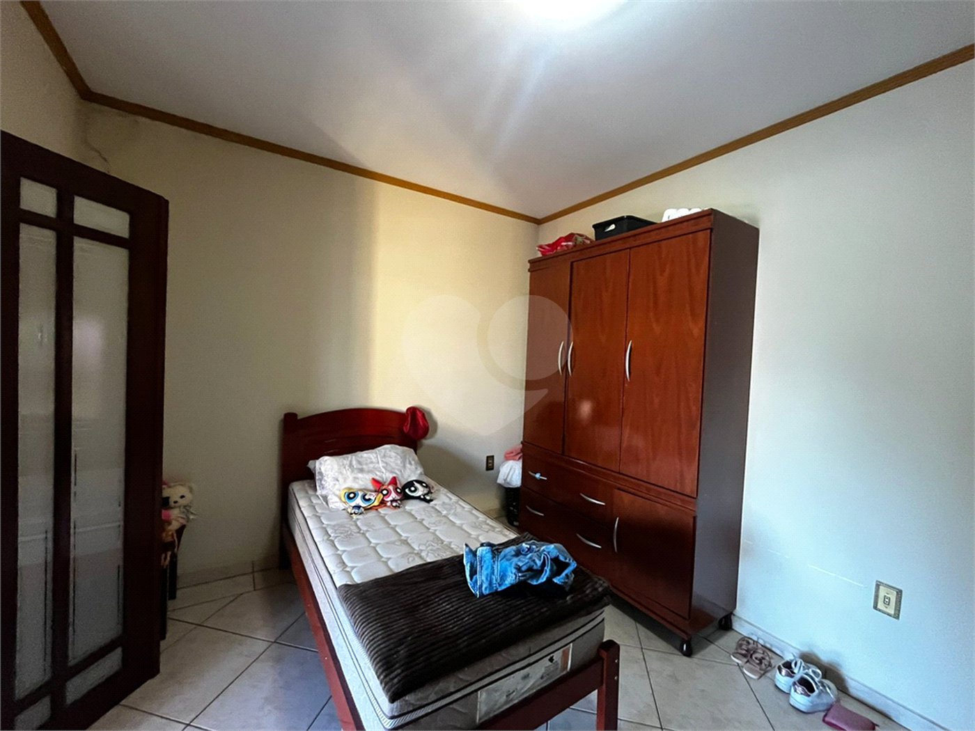 Casa à Venda na Rua Principal do Parque Fehr com Aquecedor Solar