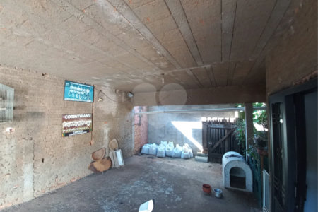 Casa térrea com 2 dormitórios.
