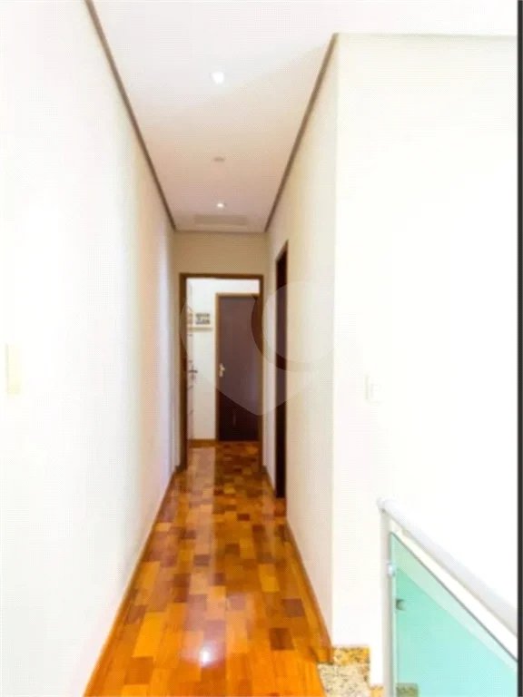 Sobrado com 180m² , 3 dormitórios , sendo 3 suítes , 3 vagas de garagem , churrasqueira e Jardim de inverno , à venda na Vila Scarpelli , Santo André.