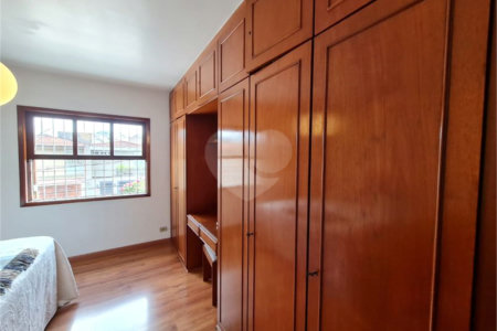 Sobrado à venda com 4 quartos, sendo 1 suíte, em Granja Julieta, São Paulo, SP