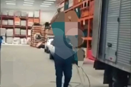 Galpão com 409m² , 10 vagas de garagem , 3 banheiros , 3 salas , à venda na Moóca.