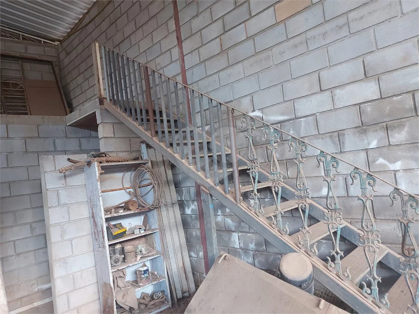 Locação de barracões para Armazenamento" área total de 6000mts - Bairro Abadia - Louveira SP