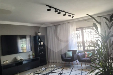 Sobrado à venda com 191m² - Vila Regente Feijó