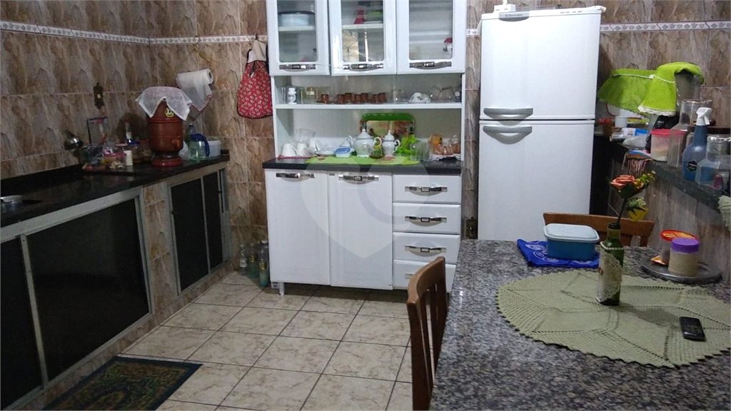 Casa térrea com 2 dormitórios.