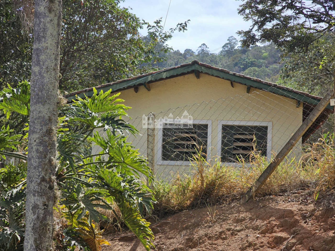 Chácara à venda com 2 quartos em Estância Santa Maria do Laranjal, Atibaia, SP