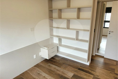 Apartamento de 2 quartos mobiliado à venda no Paraíso