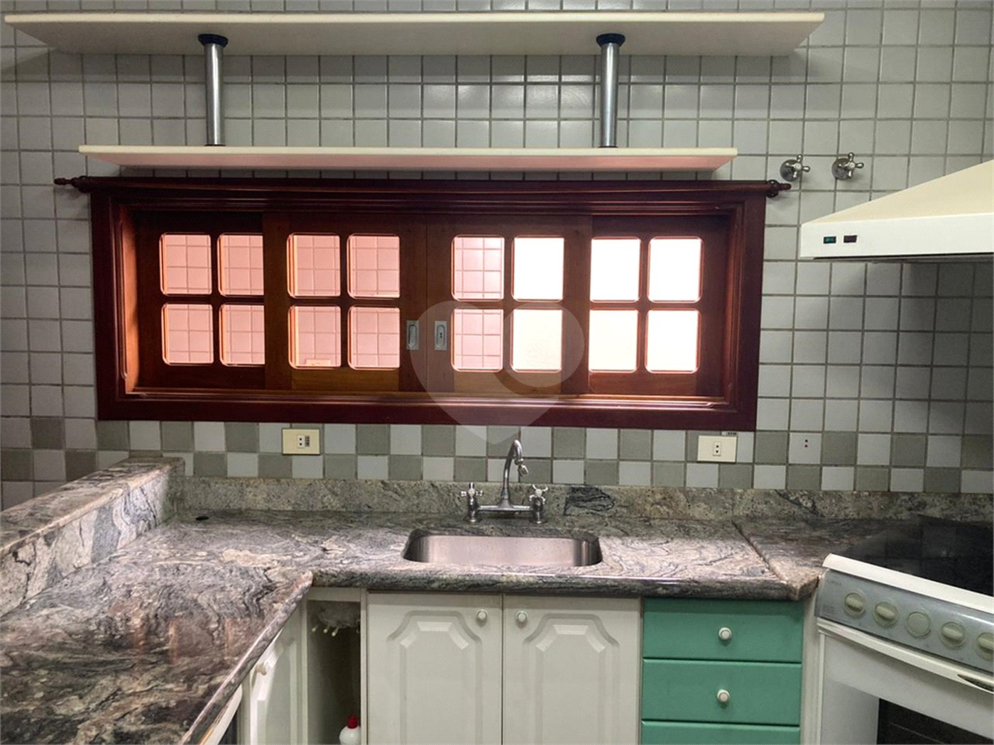 Casa Térrea com Acabamento em Tijolo Aparente e Quintal Amplo - Próximo ao Shopping Iguatemi