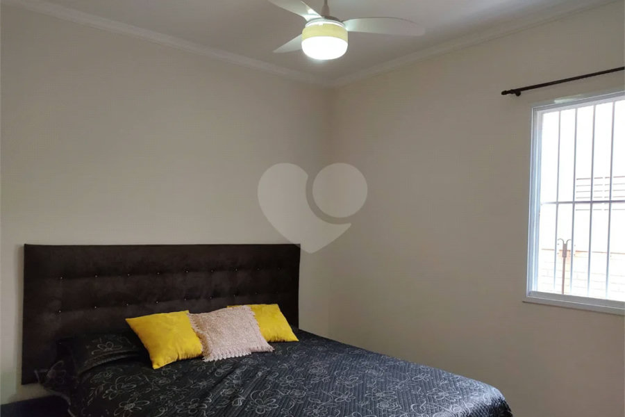 Apartamento térreo , três quartos sendo uma suíte.