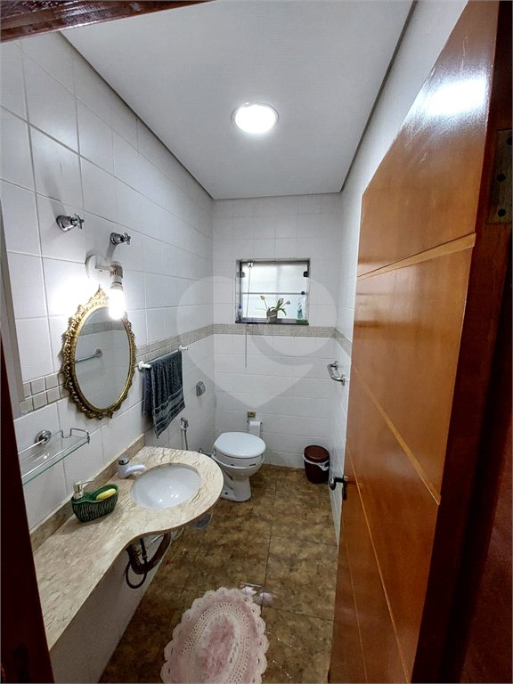 Casa residencial com ponto comercial a venda no Centro