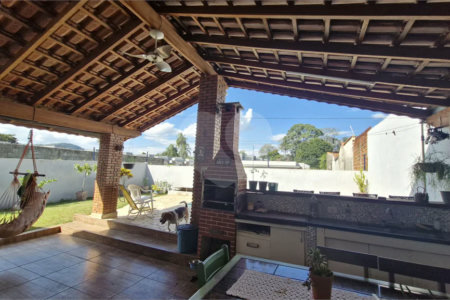 Casa à venda – Chácaras Maringá